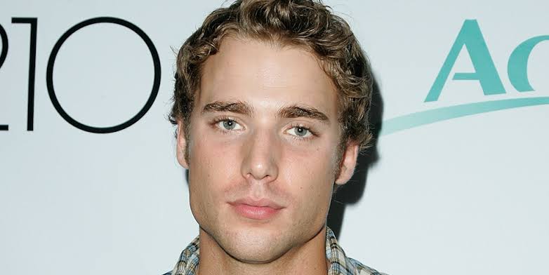 Dustin Milligan